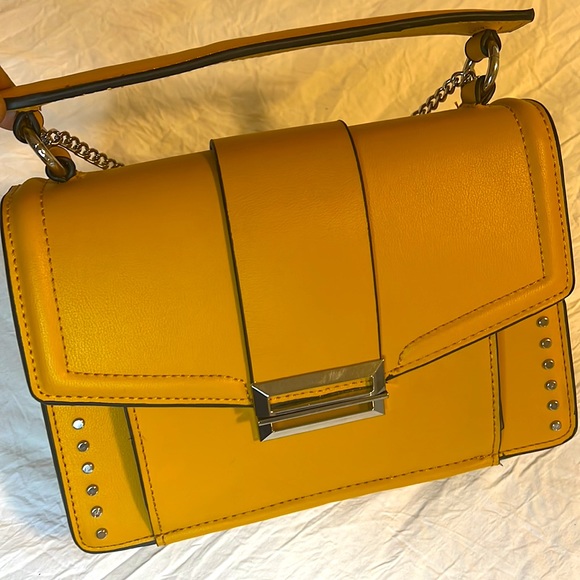 Gorgeous Mustard Topshop purse with sliver strap - Picture 5 of 5